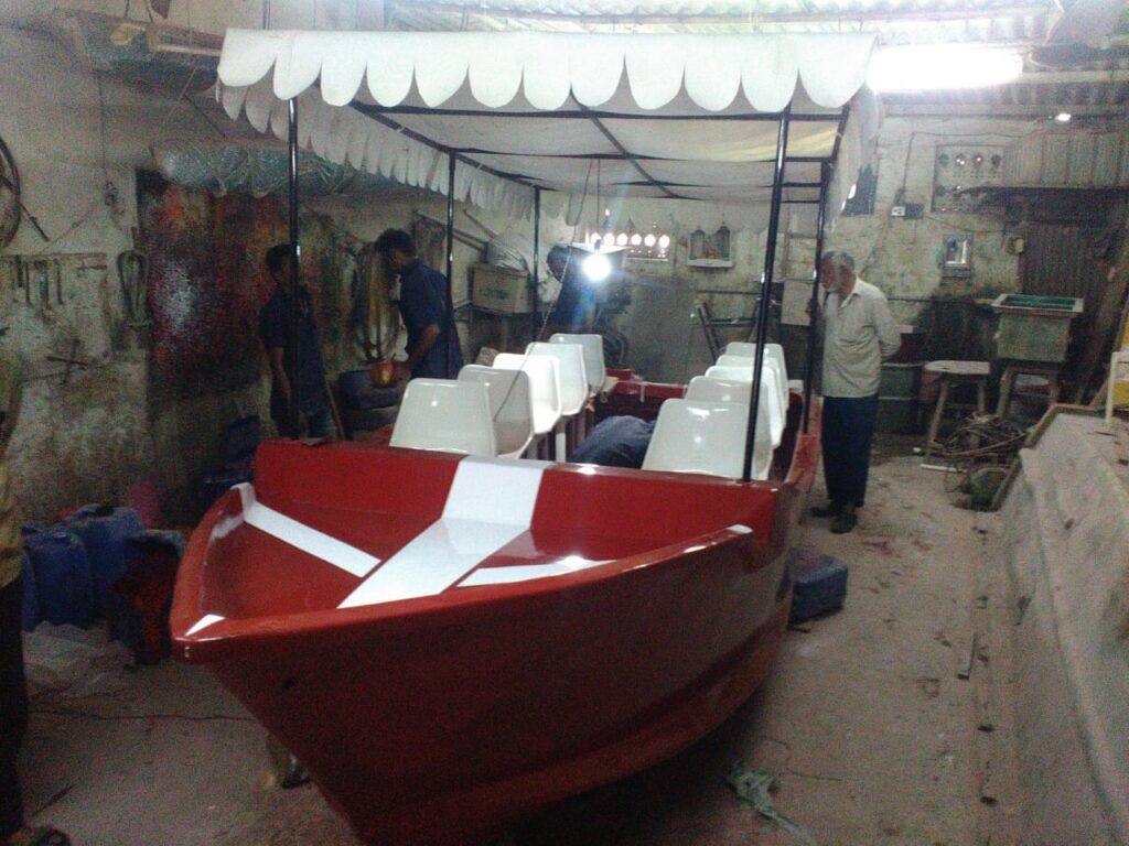 10_Seater_Boat_19ft_Long-removebg-preview