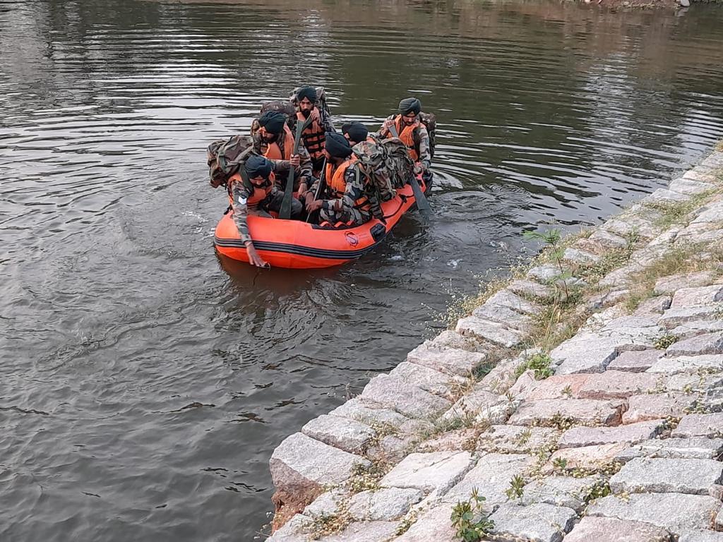 Rescue_Boat_UB270-1-removebg-preview