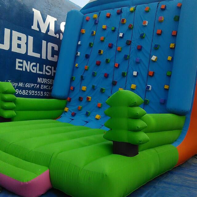 Inflatable Wall 1
